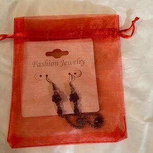 FASHION EARRINGS, 1920’s LOOK, BLACK & SILVER LOOKING.